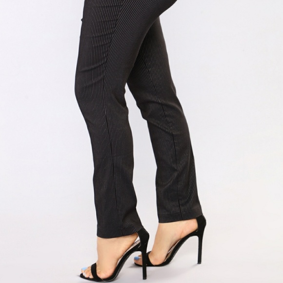 FASHION NOVA business pant - Picture 2 of 2
